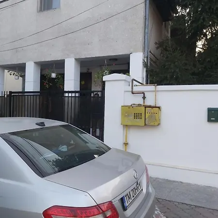 Rezidenta La Luna Πανσιόν 2*