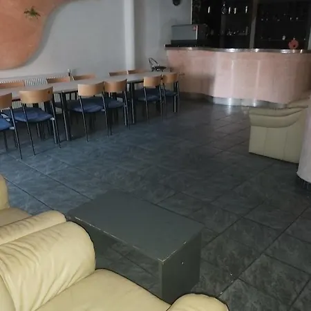 Rezidenta La Luna Πανσιόν 2*